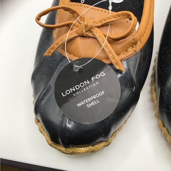 Gently used London Fog Navy Blue Duck Shoes in Size 9M - Picture 2 of 4